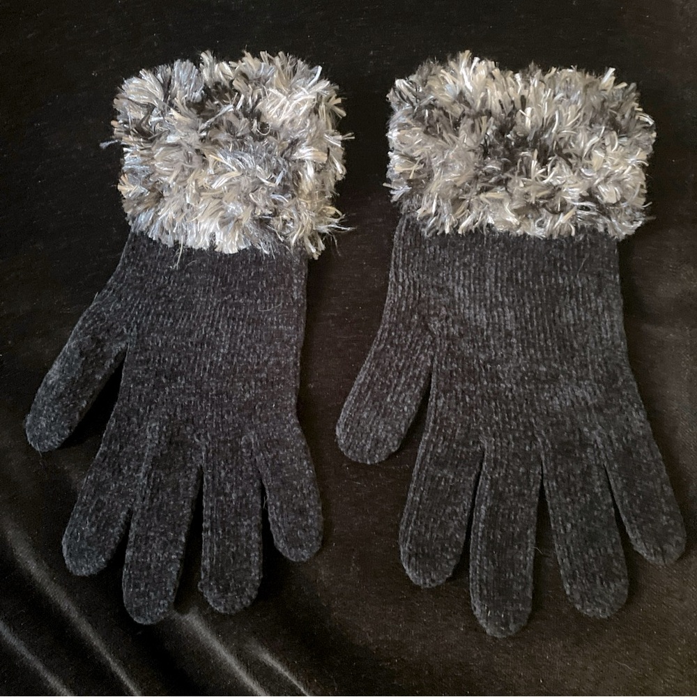 Ladues XL Black Gloves with Silver Fringe Accent